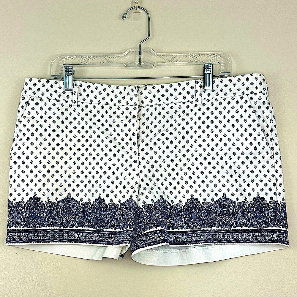 Artisan NY Women’s White and Navy Blue Patterned Shorts, Sz  14
